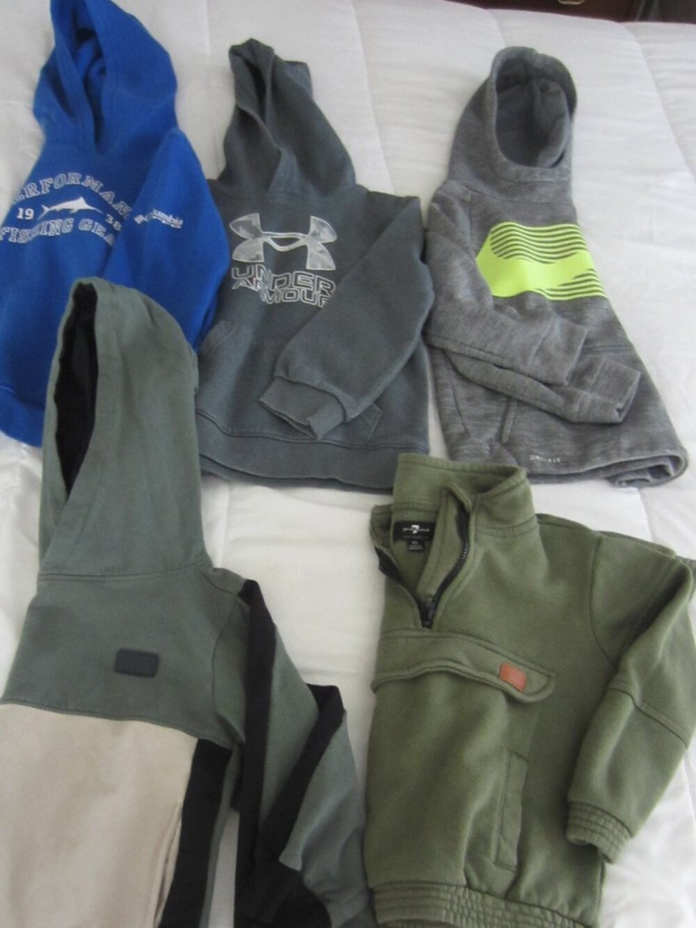 BOYS SWEATSHIRTS / SIZE 4-5